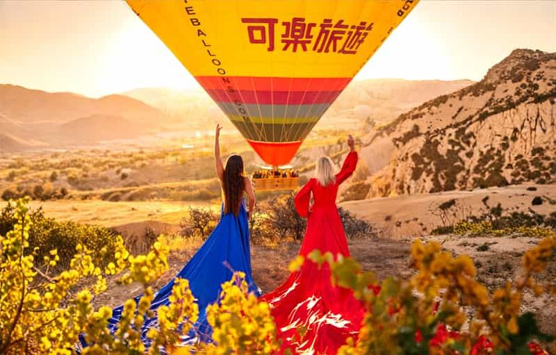 Billet Cappadoce : séance photo privée avec robe évasée et chevaux