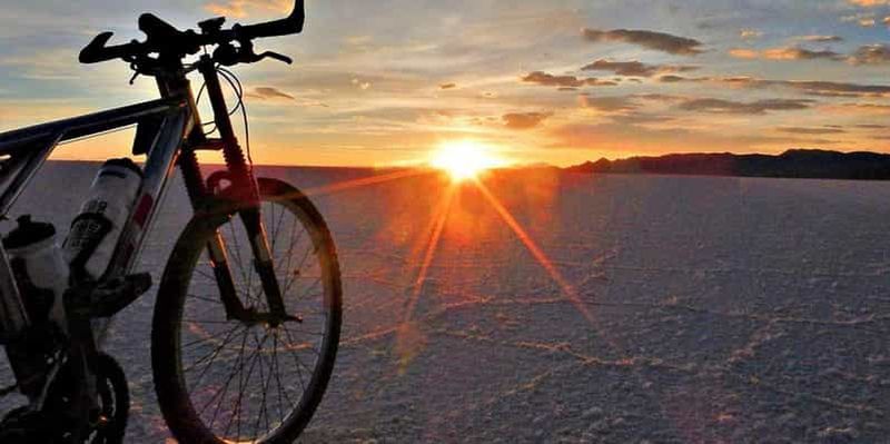 Billet Depuis Uyuni : Visite à vélo des plaines salées d'Uyuni 1 journée + déjeuner