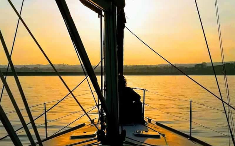 Billet Catane : Excursion guidée en bateau au coucher du soleil avec apéritif et Prosecco