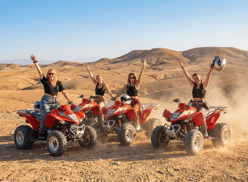 Billet Marrakech : désert d'Agafay, quad, balade à dos de chameau et dîner-spectacle