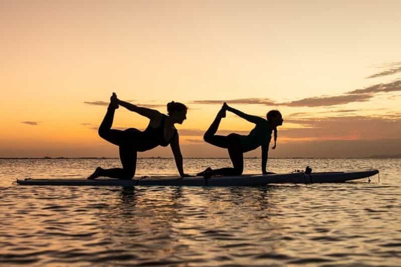 Billet Honolulu : Cours de SUP Yoga au coucher du soleil