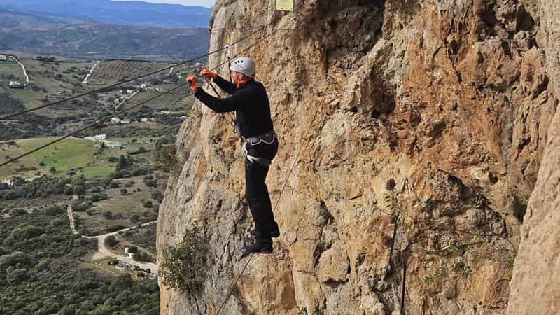 Billet Depuis Estepona : Visite guidée d'escalade de la Vía Ferrata de Casares