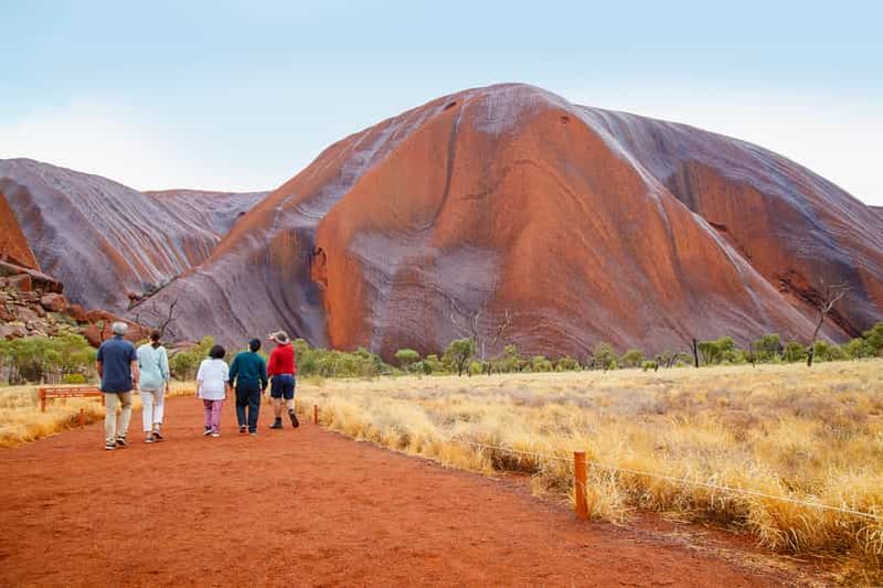Billet Uluru : visite guidée à pied au lever du soleil avec petit déjeuner léger