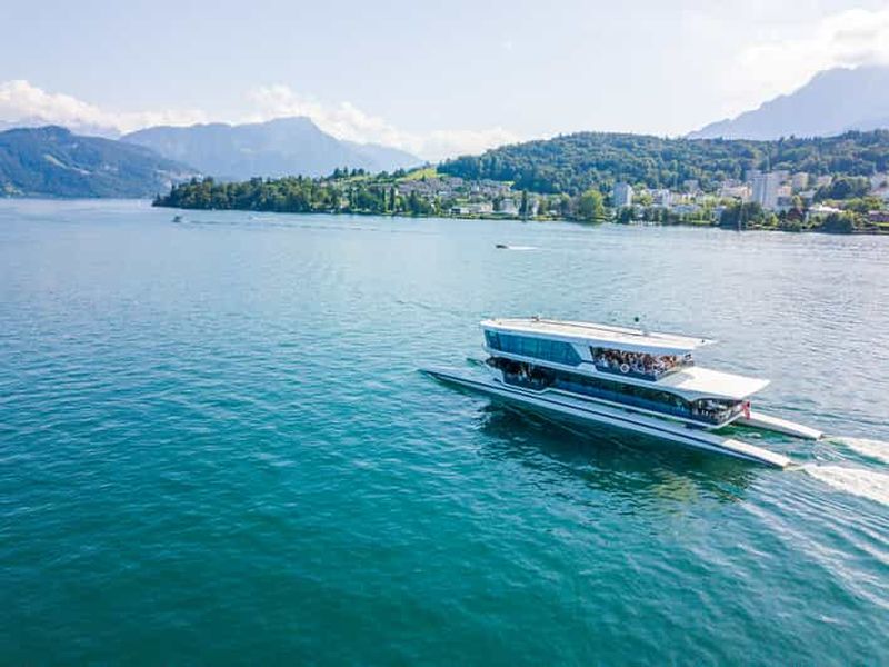 Billet Lucerne : Croisière aller-retour en catamaran sur le lac des Quatre-Cantons