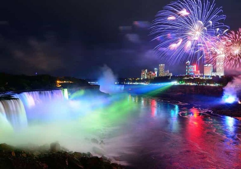 Billet Visite nocturne privée des chutes du Niagara avec dîner, bateau et tour