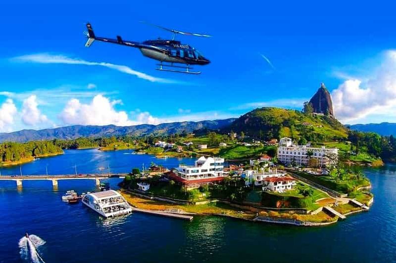 Billet Medellín : visite privative de Guatapé avec hélicoptère et sortie en bateau