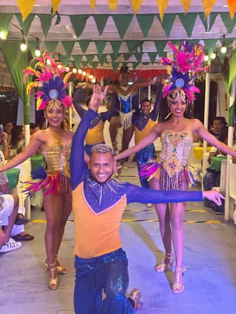 Billet Carthagène : visite de la baie avec open bar et spectacle de danse