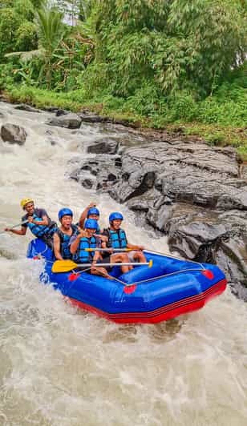 Billet Lombok : excursion en rafting et cascades dans la jungle tropicale