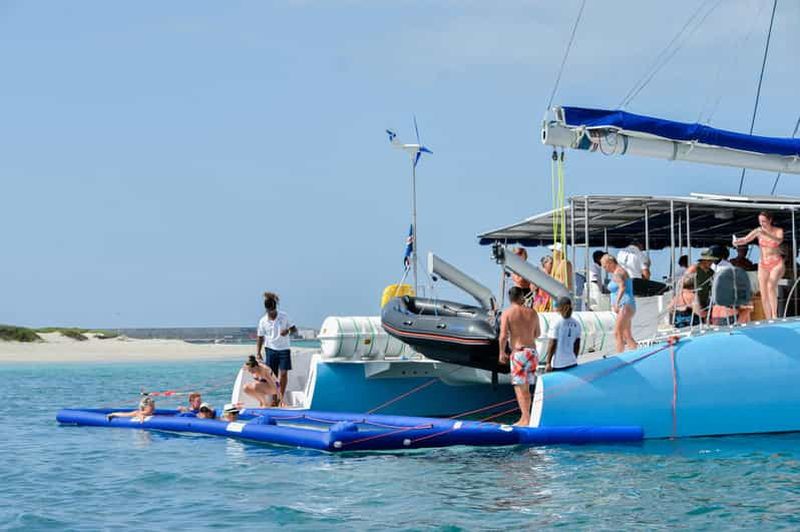 Billet Excursion en catamaran à Boa Vista : croisière tout compris dans la baie