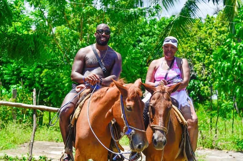 Billet Punta Cana : Randonnée à cheval avec visite de la plage