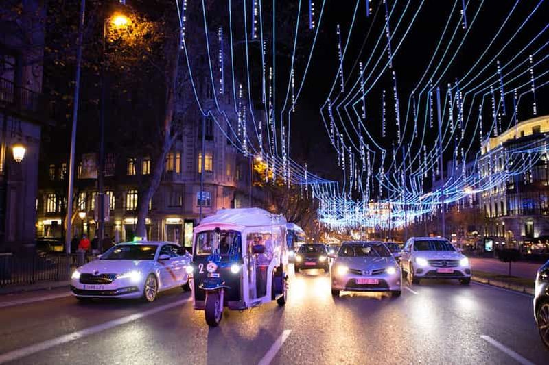 Billet Madrid : Visite privée des lumières de Noël en Eco Tuk-Tuk