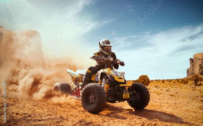 Billet Marrakech : quad dans le désert d'Agafay, balade en chameau et dîner-spectacle