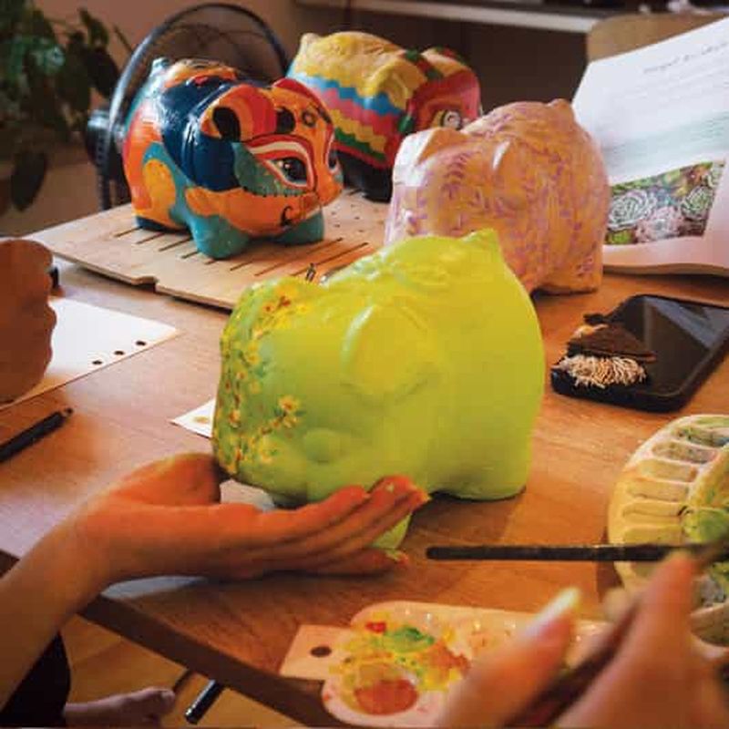 Billet Hô-Chi-Minh-Ville : atelier de peinture de tirelires vietnamiennes