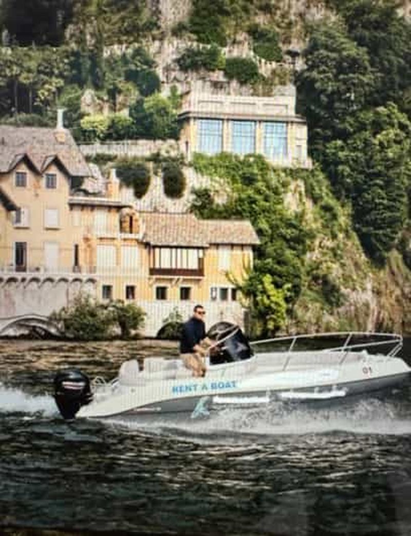 Billet Lac de Côme : location de bateau d'une heure sans permis et en autonomie