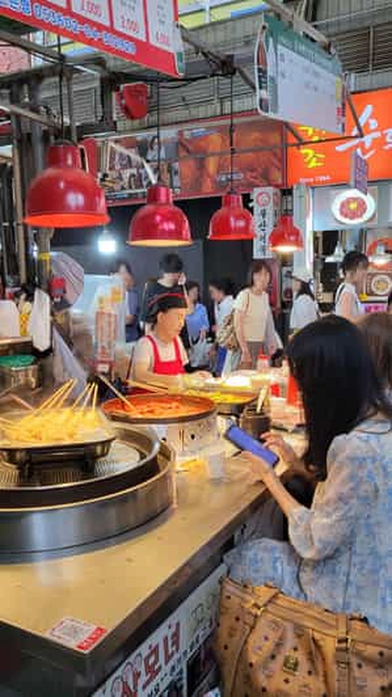 Billet Visite à pied gastronomique du marché de Gwangjang à Séoul