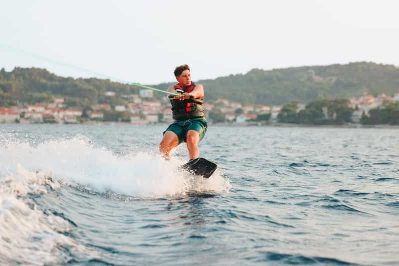 Billet Ambiance et aventure : wakeboard à Korčula, Lumbarda !