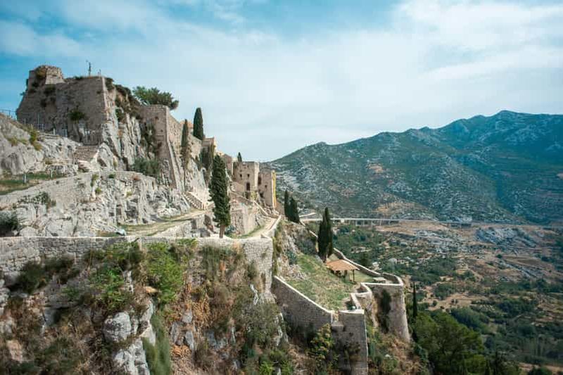 Billet Split : Visite privée de la forteresse de Klis et de la grotte de Vranjača.