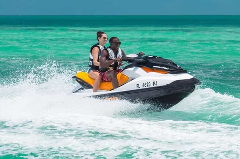 Billet Excursion en jet-ski au coucher du soleil arabe – Vagues sous le ciel orange