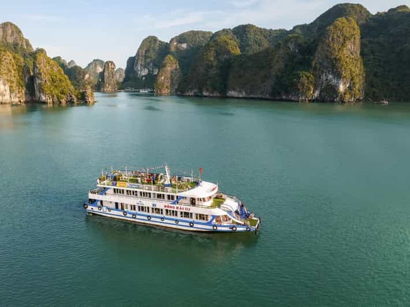 Billet Au départ de Hanoi : excursion dans la baie d'Halong avec grotte, île et kayak