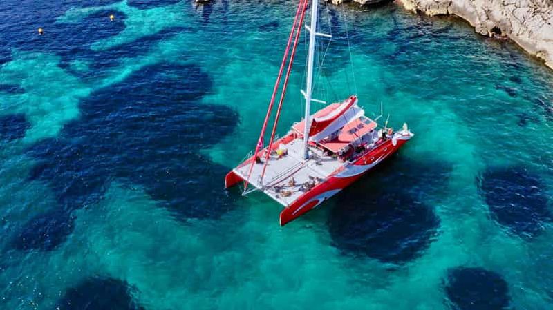 Billet Marseille : Croisière en catamaran dans les Calanques avec déjeuner et vin