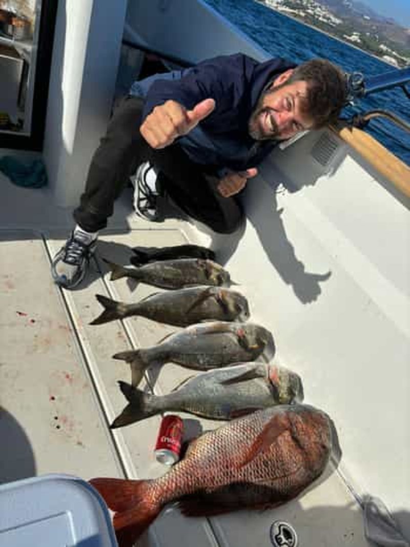 Billet Fuengirola : Pêche en haute mer à la turlutte et au calmar, 2, 4 et 6 heures