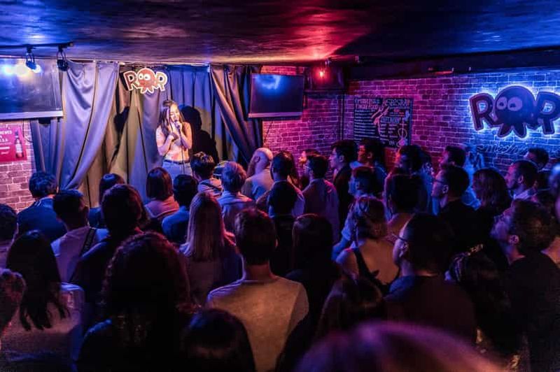 Billet Osaka : spectacle de stand-up en anglais à l'Osaka Comedy Club
