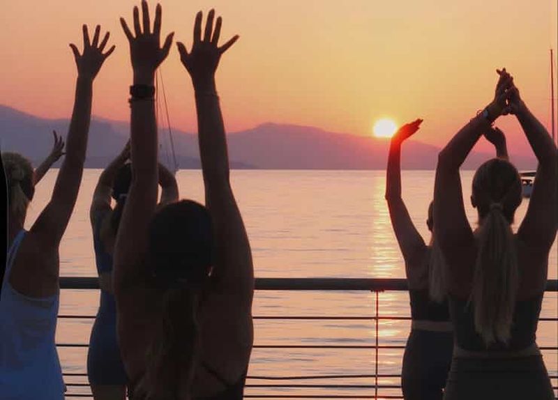 Billet Antibes : Yoga Flow au lever du soleil en bord de mer