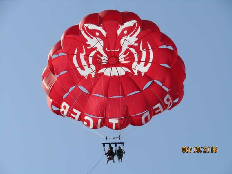 Billet St. Julians : Parasailing Go & Fun avec photos et vidéos gratuites