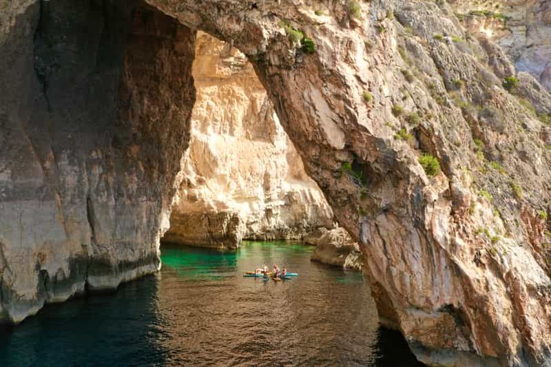 Billet Explorez la Grotte Bleue de Malte en SUP
