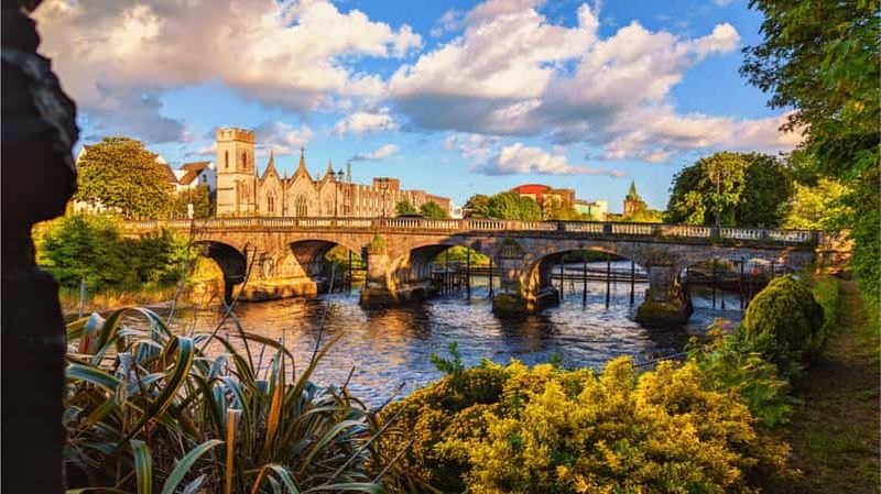 Billet Visite à pied de Galway : division, survie et identité