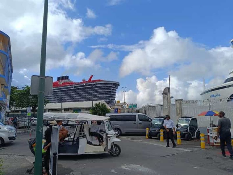 Billet Meurtres au paradis | Chauffeur privé à votre disposition