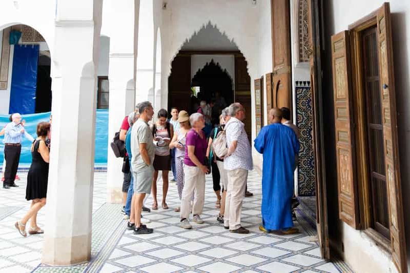 Billet Marrakech : visite guidée du palais Bahia, des tombeaux saadiens et de la médina