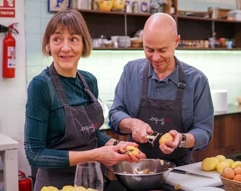 Billet Barcelone : cours de cuisine tortilla de patata et vin à volonté