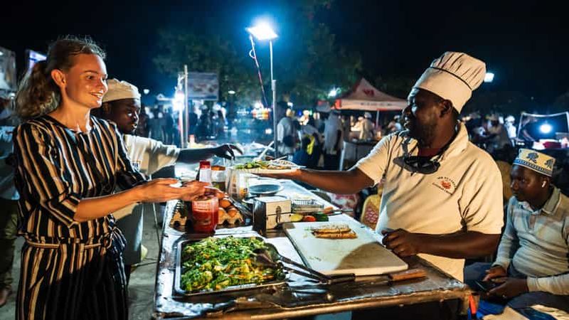 Billet Zanzibar : visite à pied du marché de Stone town Street food, transfert