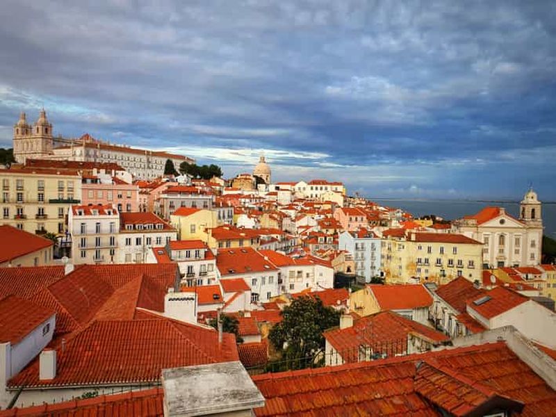 Billet Lisbonne : visite de la vieille ville en tuk-tuk et points de vue panoramiques à Alfama
