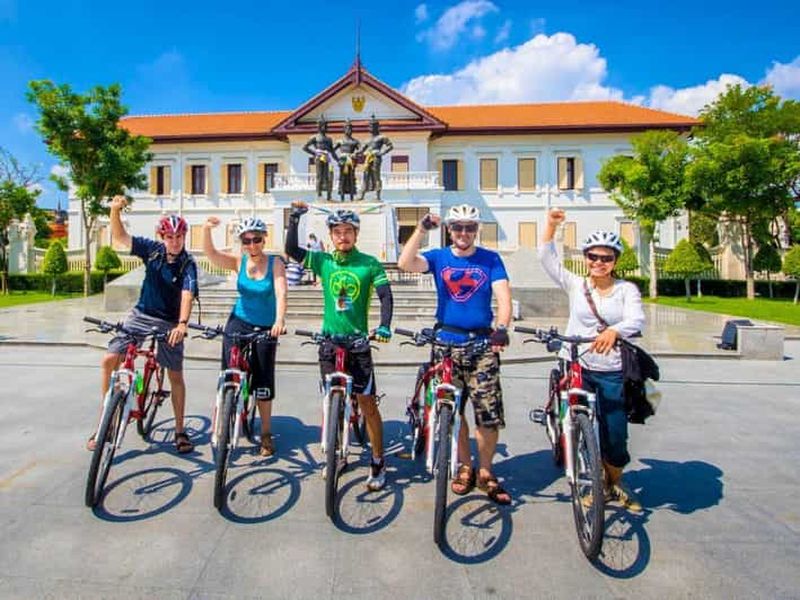 Billet Chiang Mai : visite de la vieille ville à vélo, le matin ou le soir