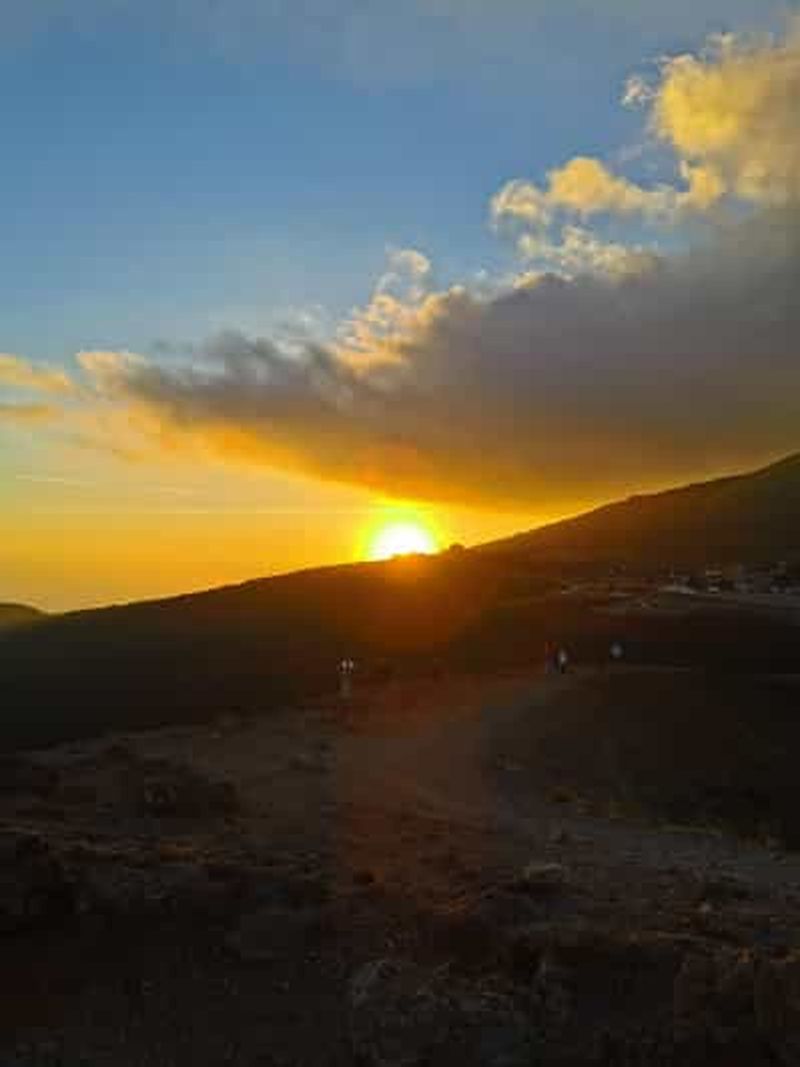Billet Catane : trek au coucher du soleil sur l'Etna avec dégustation de vin