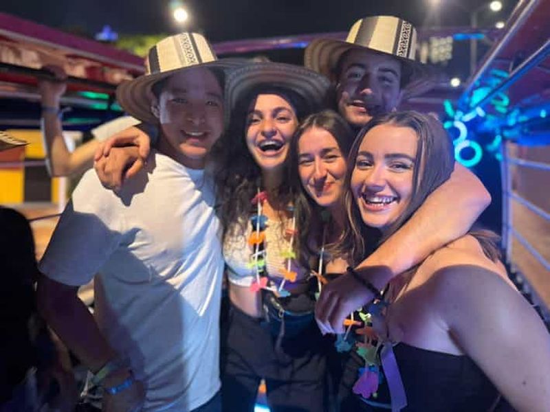 Billet Bogota : le bus de fête et la tournée des bars ! Boissons, clubs, bus et divertissement