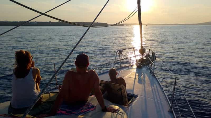 Billet Croisière en voilier au coucher du soleil à Barcelone avec open bar et collations