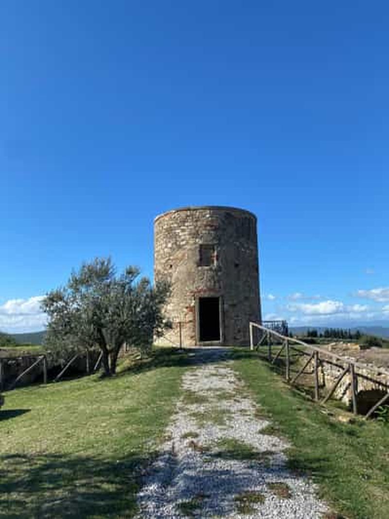 Billet Lucignano : randonnée guidée avec visite de la forteresse