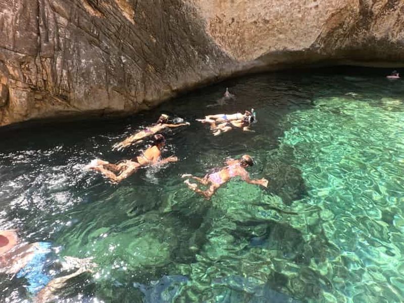 Billet Au départ de Vlore : excursion en hors-bord avec plongée avec tuba à la grotte de Haxhi Ali