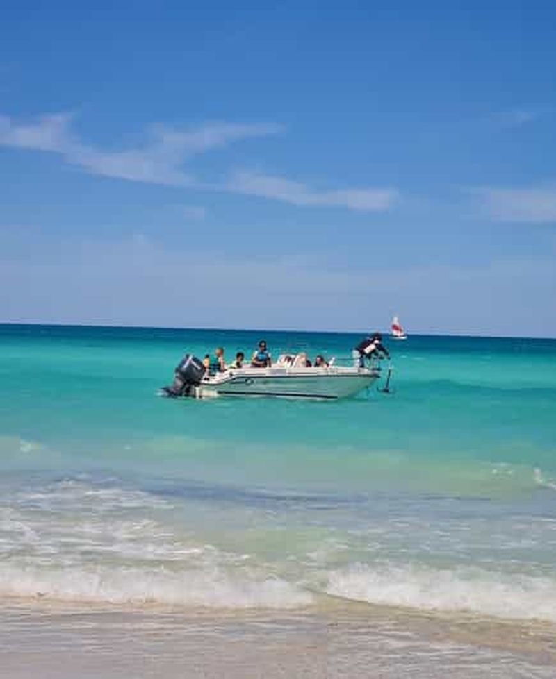 Billet Djerba : Croisière en Hors-bord avec Baignade dans les Eaux Cristallines