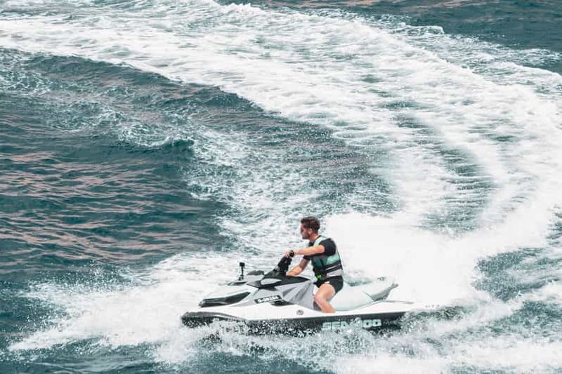Billet Gozo : location de jet-ski dans la baie de Xlendi avec consignes de sécurité