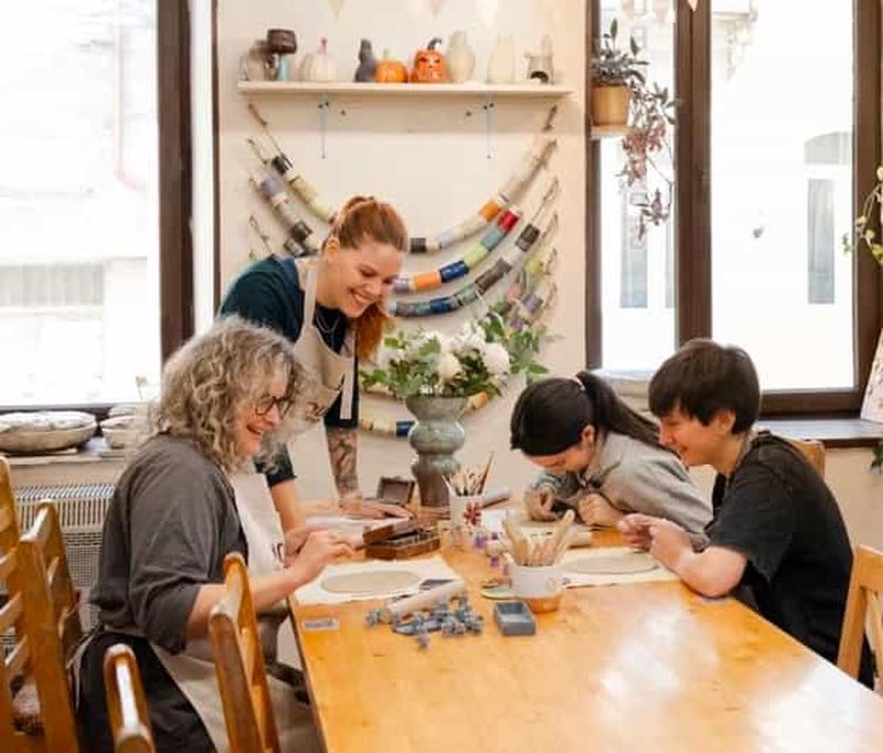 Billet Créez des aimants en céramique faits à la main à Tbilissi