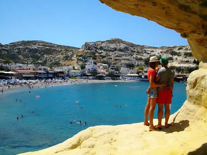 Billet Depuis Héraklion : plage de Matala, grottes et vignoble (visite d'une journée)