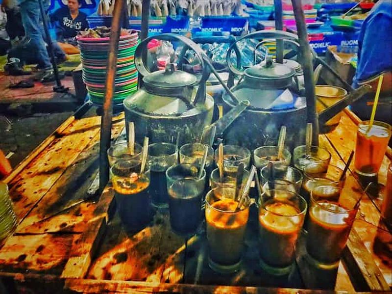 Billet Visite à pied de Yogyakarta : Promenade gourmande et points forts de la nuit