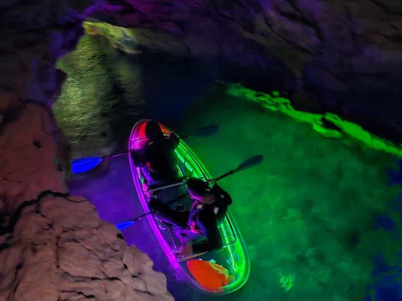 Billet Pula : Visite nocturne des grottes d'Istrie en kayak illuminé par LED