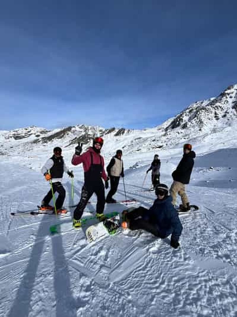 Billet Barcelone : Excursion d'une journée pour skier ou faire du snowboard dans les Pyrénées (tout compris)