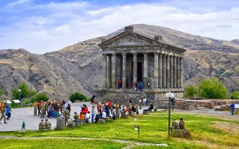 Billet Explorez le temple de Garni, le monastère de Geghard et la Symphonie des pierres.