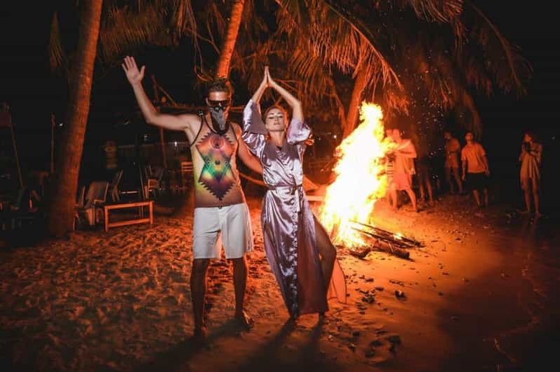 Billet Phú Quốc : croisière privée dans les îles du sud avec DJ et dîner barbecue